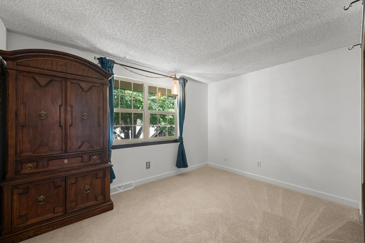 Second upstairs bedroom with new carpet